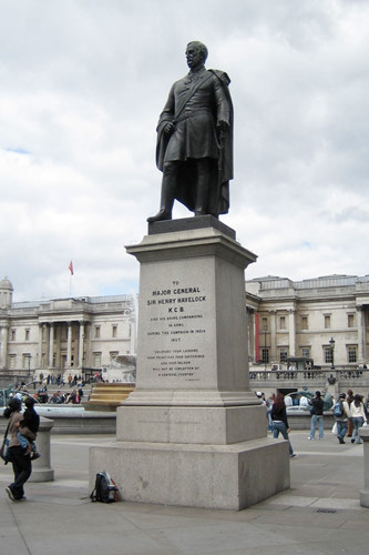 Quảng trường Trafalgar thể hiện tình yêu nước rõ ràng với các nhân vật lịch sử của Anh bằng đồng đúc nằm rải rác trên quảng trường. Ảnh: Wikipedia. Quảng trường Trafalgar thể hiện tình yêu nước rõ ràng với các nhân vật lịch sử của Anh bằng đồng đúc nằm rải rác trên quảng trường. Ảnh: Wikipedia.